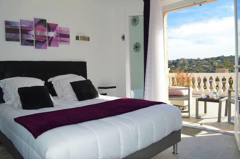 Villa La Terre Des Lauriers B&B image