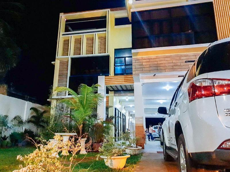 RedDoorz near SGM Condotel Villa Beach Iloilo image