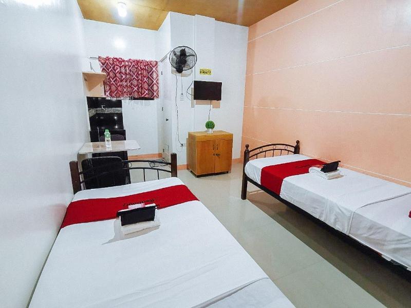 RedDoorz near SGM Condotel Villa Beach Iloilo image