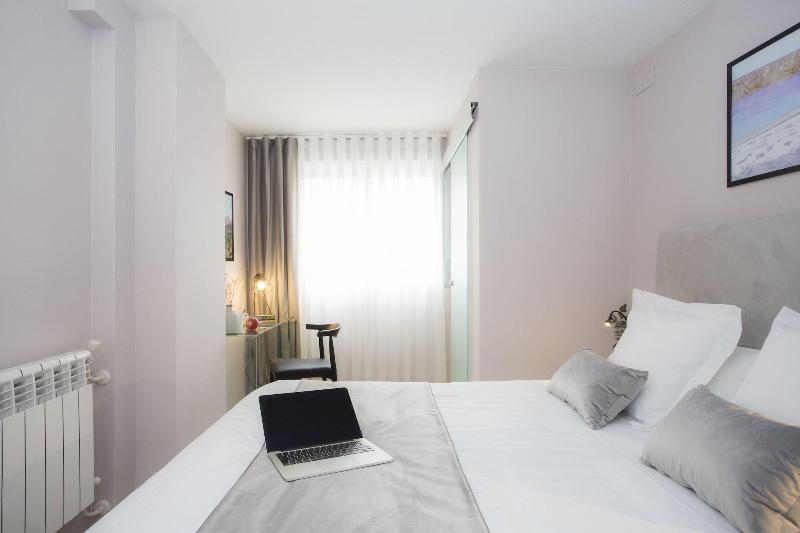 Palacios Rooms By Singularstays image