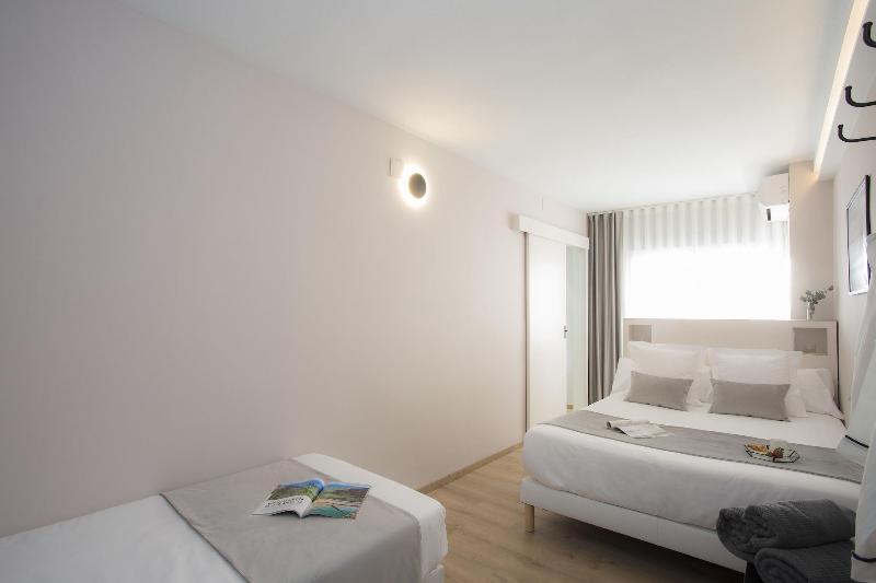 Palacios Rooms By Singularstays image