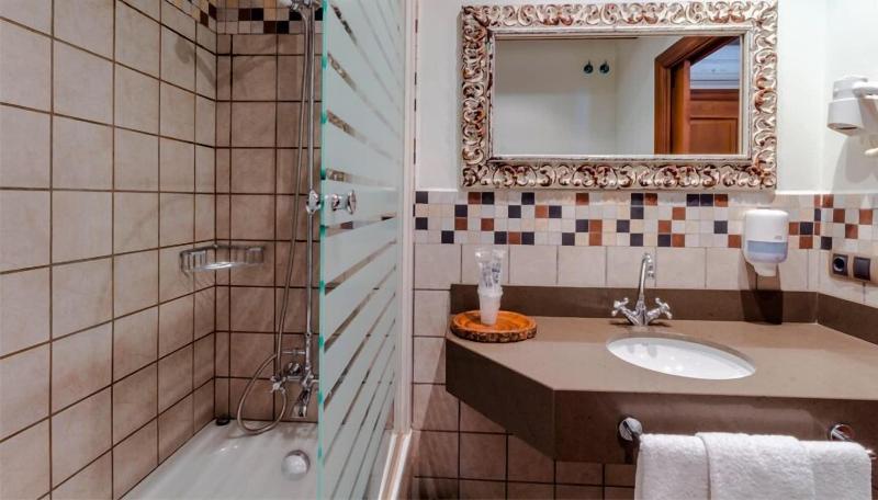 Hotel Flor De Neu image