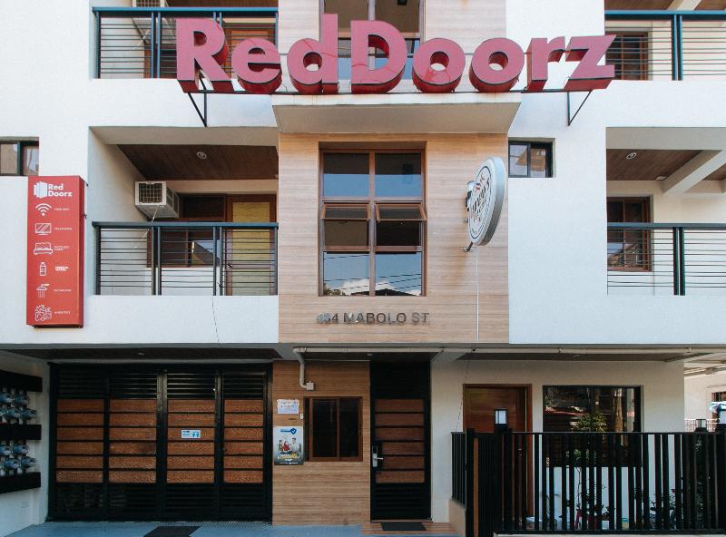 Reddoorz Plus near Uptown BGC Mall