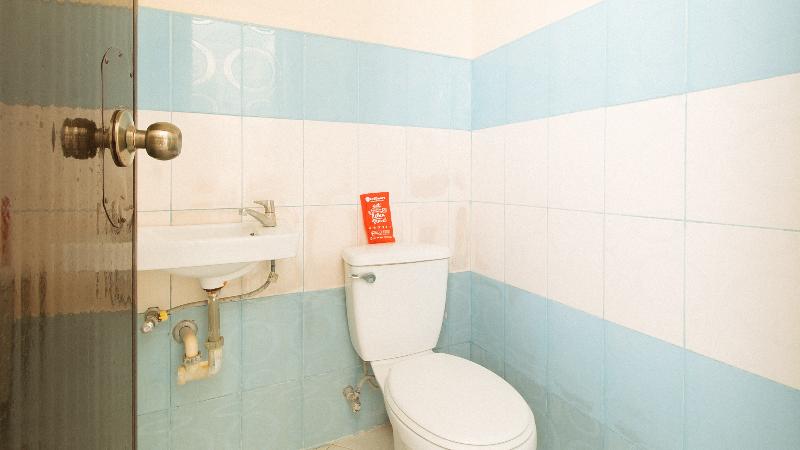 RedDoorz @ FDB Homes Nueva Ecija image