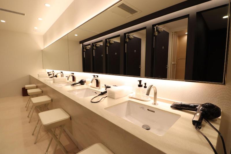 Leo Yu Capsule Hotel Nishi Funabashi image