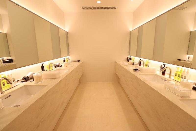 Leo Yu Capsule Hotel Nishi Funabashi image