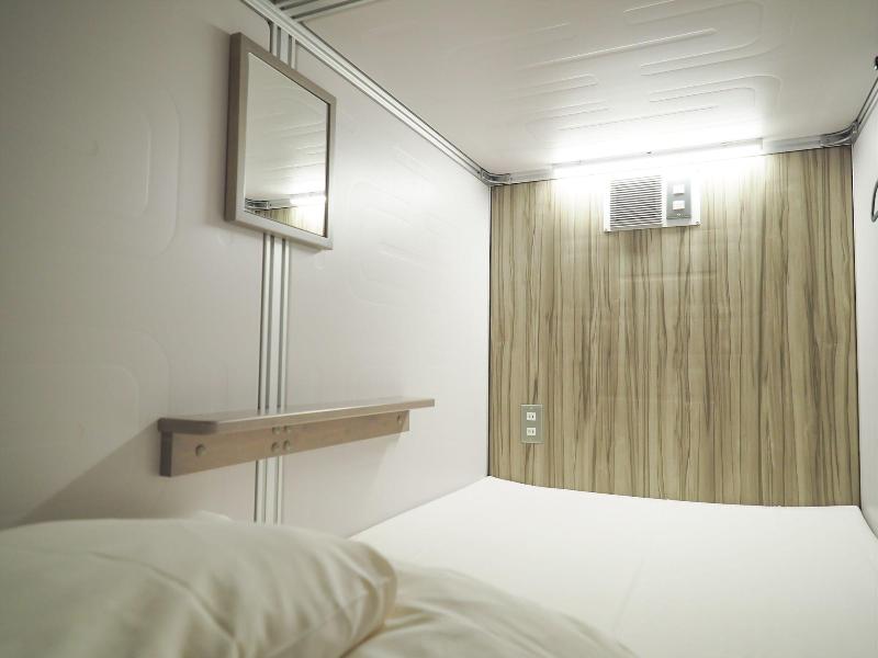 Leo Yu Capsule Hotel Nishi Funabashi image