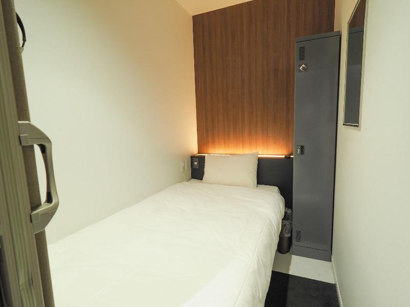 Leo Yu Capsule Hotel Nishi Funabashi image
