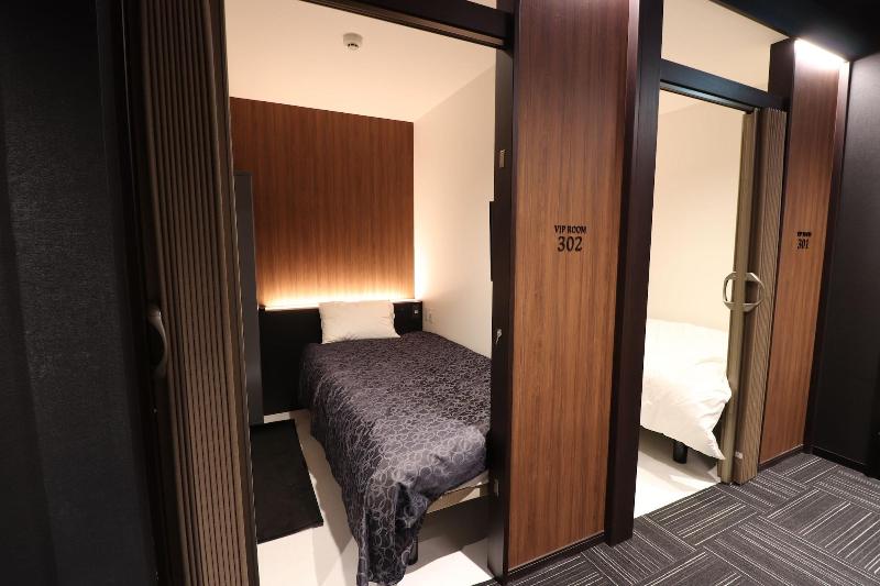 Leo Yu Capsule Hotel Nishi Funabashi image