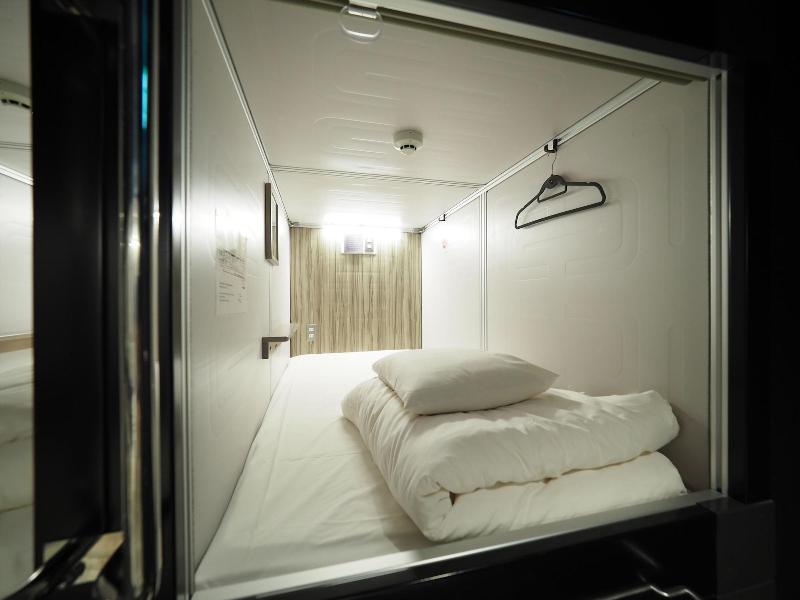 Leo Yu Capsule Hotel Nishi Funabashi image