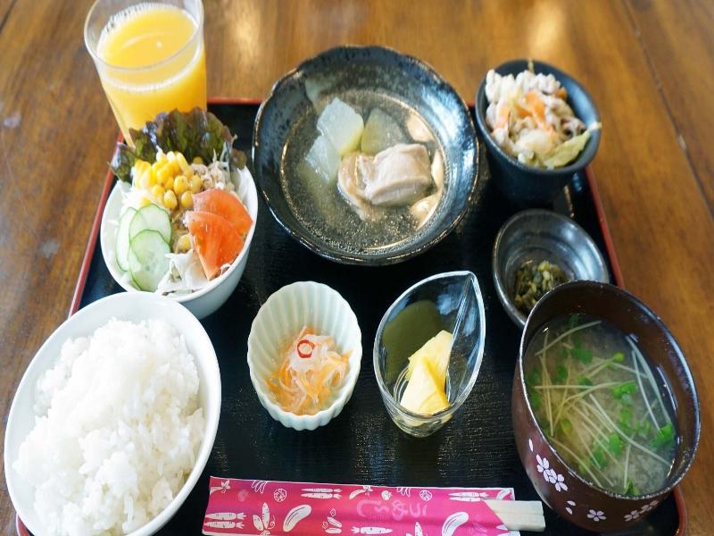 Hotel Oceans Nakijin image