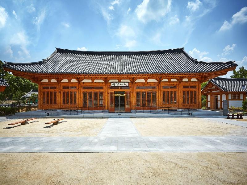 Hanok Hotel Namwonyechon By Kensington image