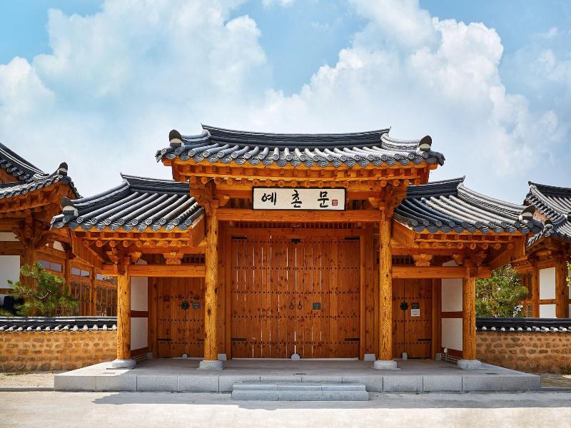 Hanok Hotel Namwonyechon By Kensington image