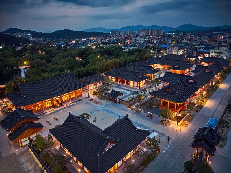 Hanok Hotel Namwonyechon By Kensington image