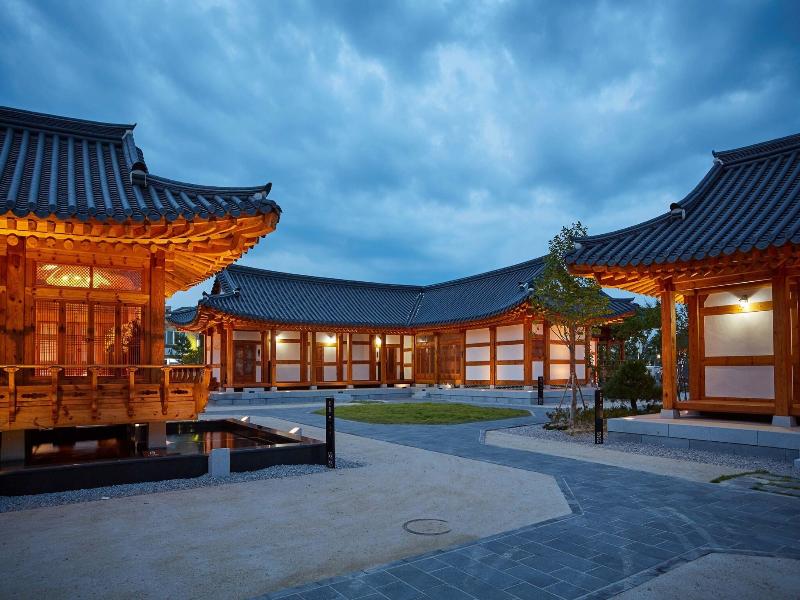 Hanok Hotel Namwonyechon By Kensington image