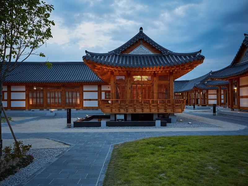 Hanok Hotel Namwonyechon By Kensington image