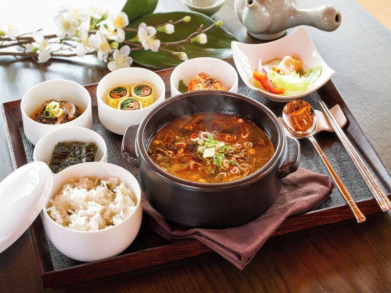 Hanok Hotel Namwonyechon By Kensington image