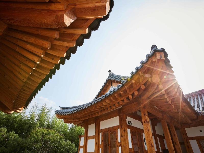 Hanok Hotel Namwonyechon By Kensington image