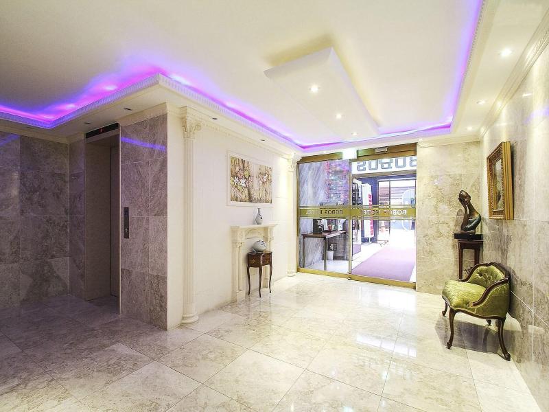 Bobos Hotel image