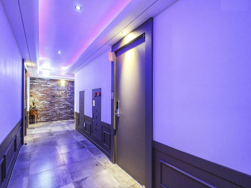 Bobos Hotel image
