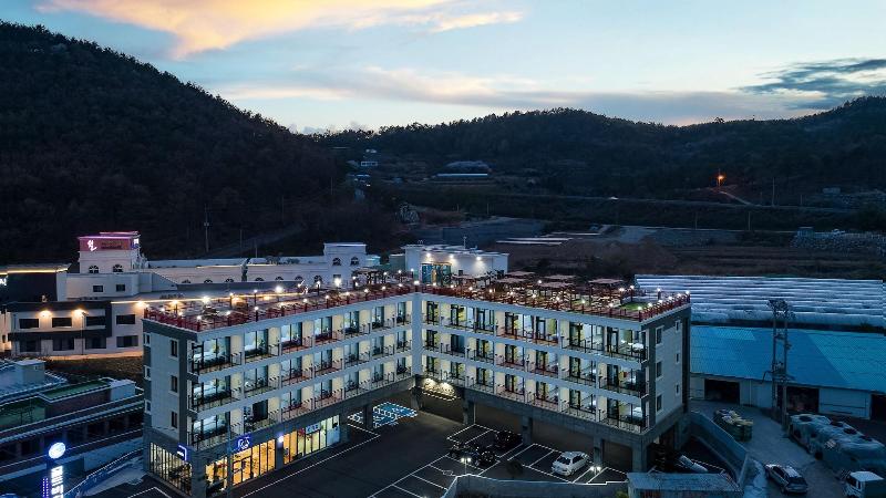Gold Beach Resort image