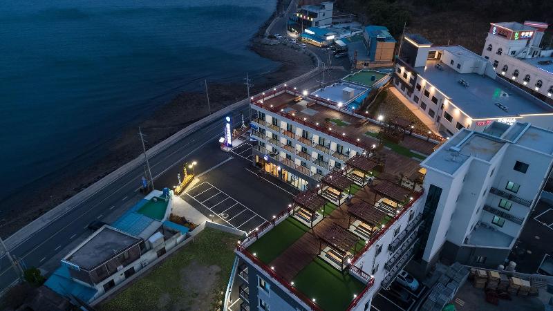Gold Beach Resort image