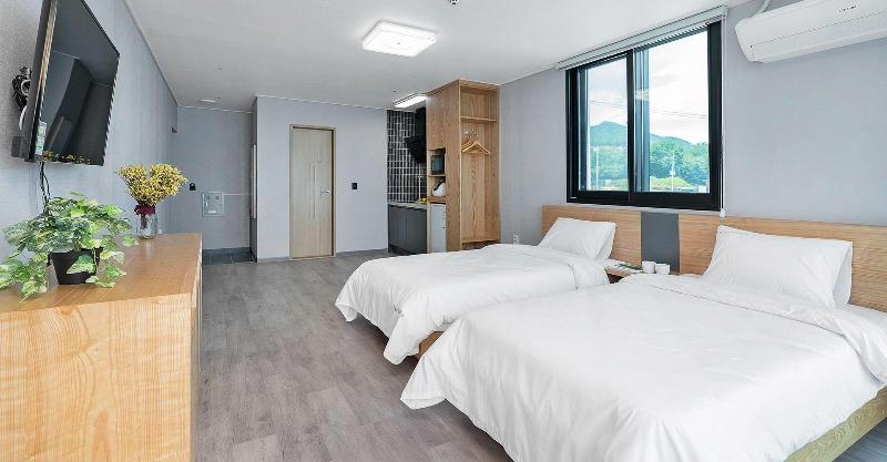 Gold Beach Resort image