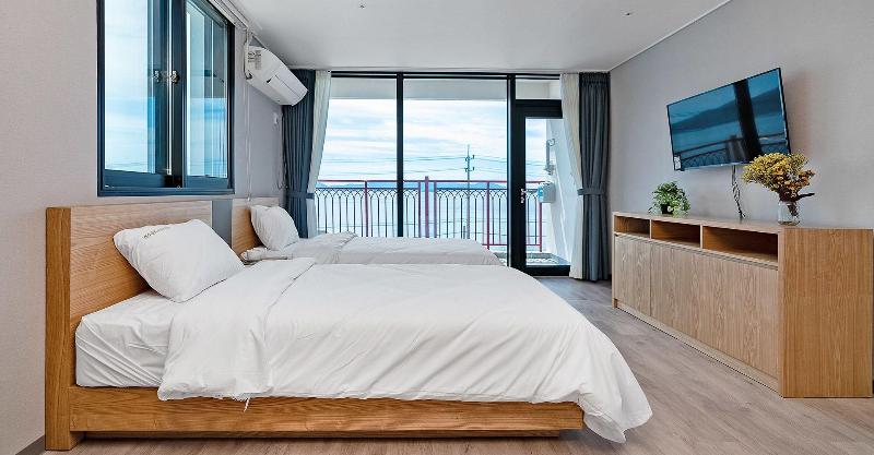 Gold Beach Resort image