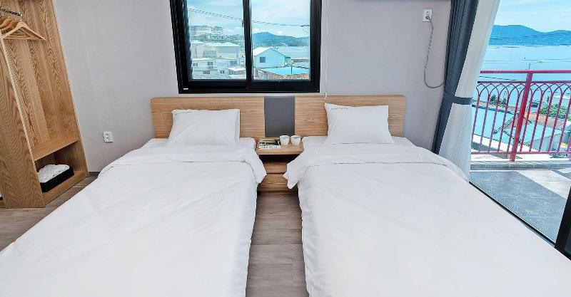Gold Beach Resort image
