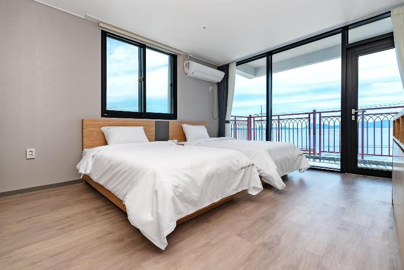 Gold Beach Resort image