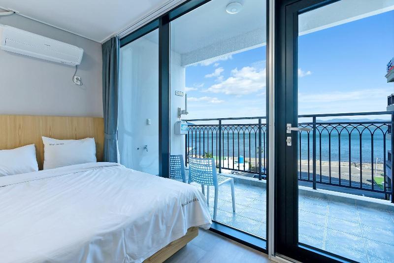 Gold Beach Resort image