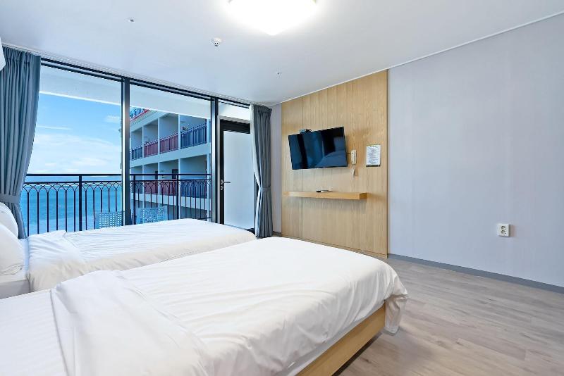 Gold Beach Resort image