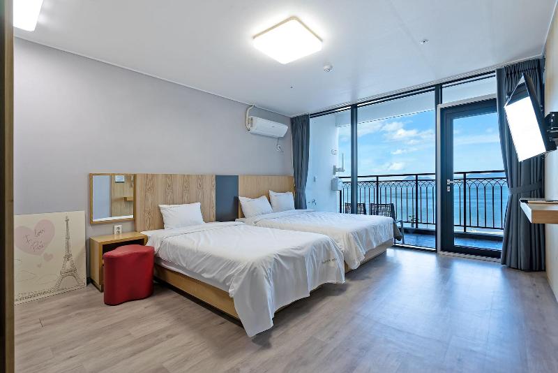Gold Beach Resort image