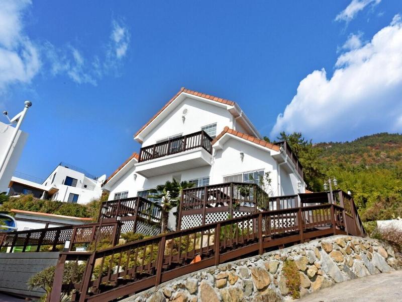 Namhae Bluemare Pension image