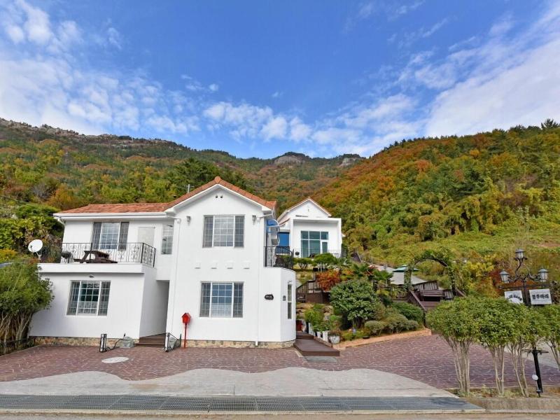 Namhae Bluemare Pension image