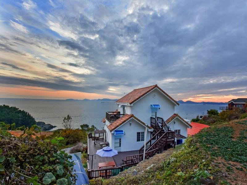Namhae Bluemare Pension image