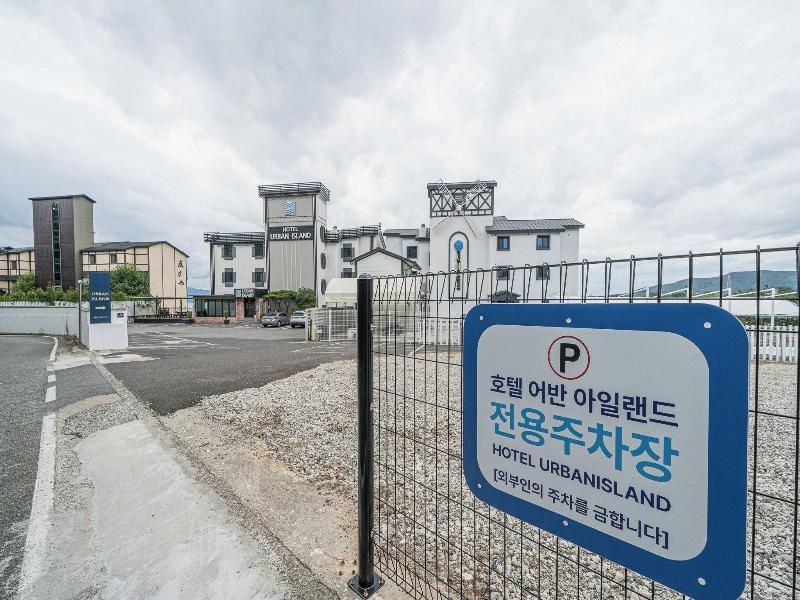 Hotel Urban Island image