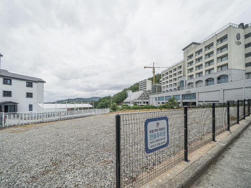Hotel Urban Island image