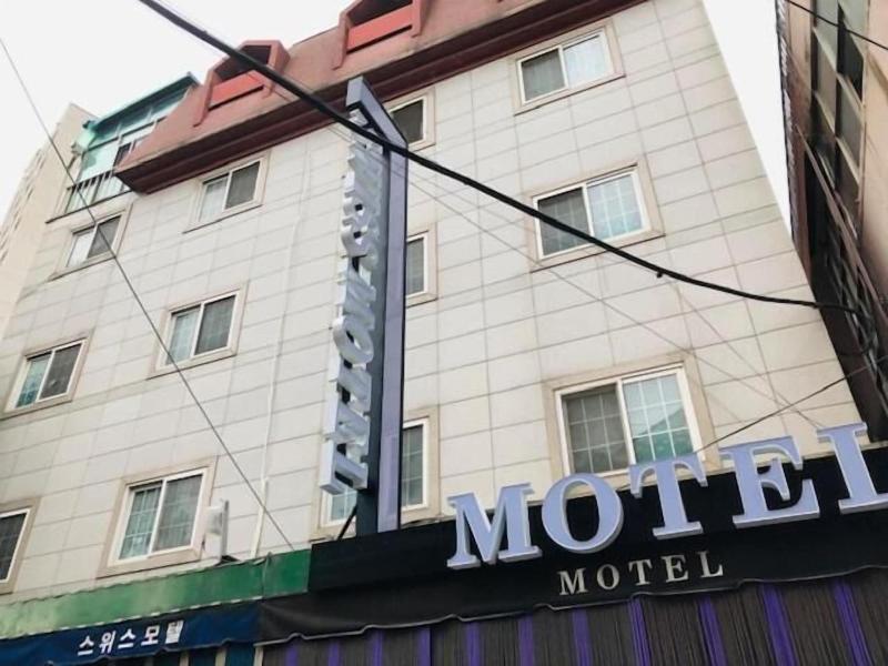 Swiss Motel image