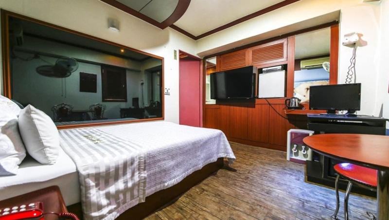 Swiss Motel image