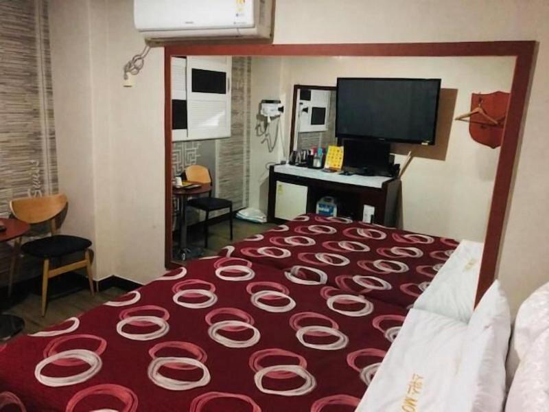 Swiss Motel image