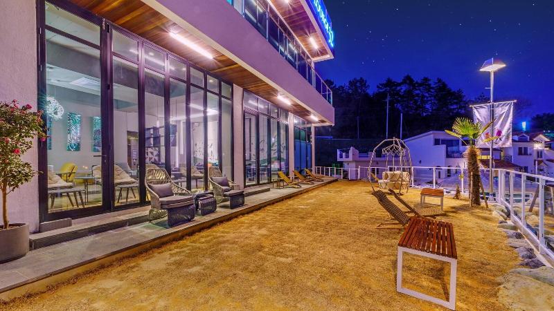 Namhae Lounge 32 Resort A image