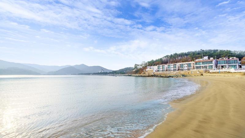 Namhae Lounge 32 Resort A image