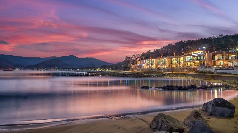 Namhae Lounge 32 Resort A image