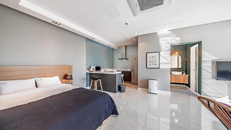 Namhae Lounge 32 Resort A image