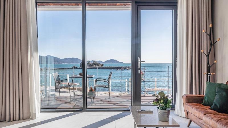 Namhae Lounge 32 Resort A image