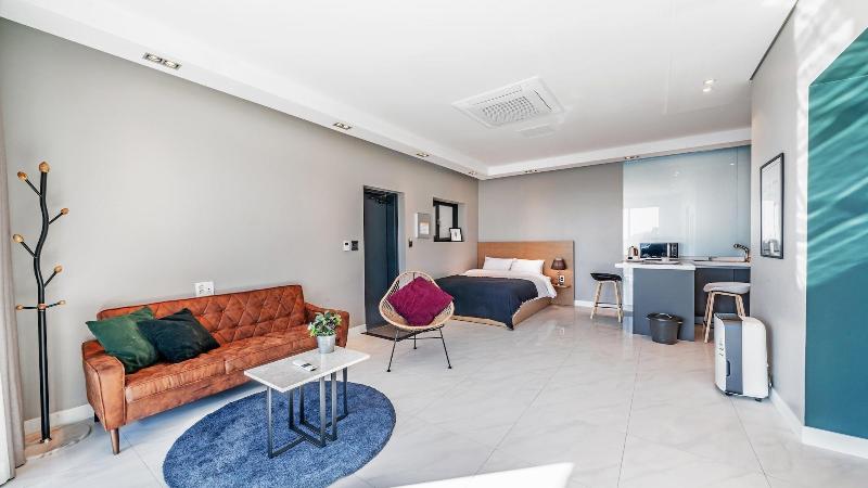 Namhae Lounge 32 Resort A image