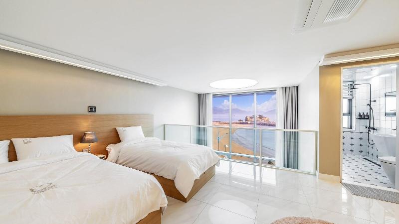 Namhae Lounge 32 Resort A image