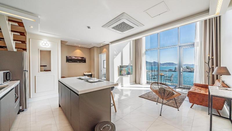 Namhae Lounge 32 Resort A image