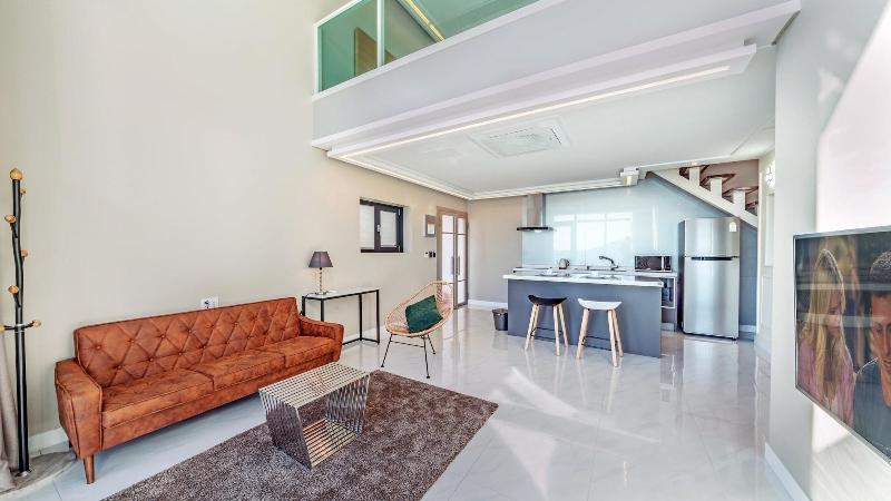 Namhae Lounge 32 Resort A image